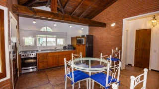 Cocina comedor Cabañas 7 Pax, Punta Cerezo, Cariló