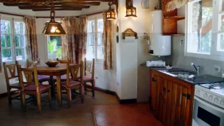 Cocina comedor Aparts para 8 personas, Cabañas Alpinas, Cariló