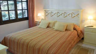 Habitación proncipal Apartamento Bosque - 1 dormitorio vista parque, Las Hadas, Cariló